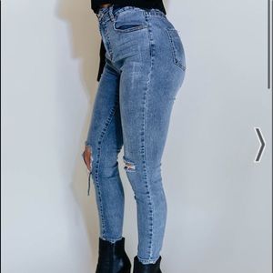 NWT Kittenish signature high waisted jeans, size S.